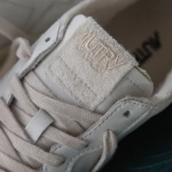 Autry Sneakers En Cuir|Sneakers Blancs*Medalist *Virgin / Sponge* White / Ivory