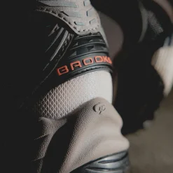 Brooks Sneakers Végétaliens|Baskets D'Extérieur*Cascadia 1 Moonbeam / Black / Camellia