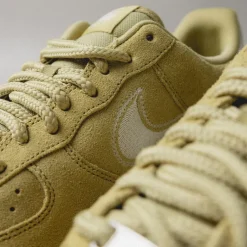 Nike Sneakers En Cuir*Air Force 1 '07 LV8 Buff Gold / Sail