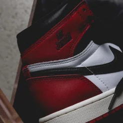 Jordan Sneakers Montantes|Sneakers En Cuir*Nike Air 1 Retro High OG *Black Toe* White / Black / Varsity Red / Sail