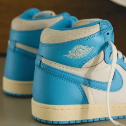 Jordan Sneakers Montantes|Sneakers En Cuir*Nike Air 1 Retro High OG *UNC Reimagined* Dark Powder Blue / Dark Powder Blue / Sail