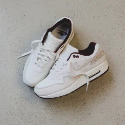 Nike Sneakers En Cuir|Chaussures De Running Retro*Air Max 1 PRM *Burgundy Crush* Sail / Light Orewood Brown