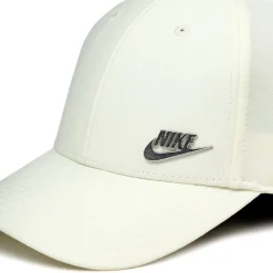 Nike Alle Anzeigen|Caps & Bucket Hats*Dri-Fit Club Structured Metal Logo Cap Coconut Milk / Metallic Silver