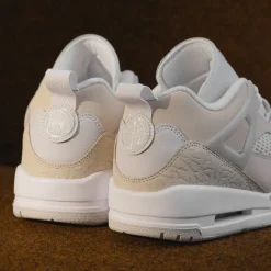 Jordan Sneakers En Cuir*Nike Spizike Low Sanddrift / Vast Grey / White