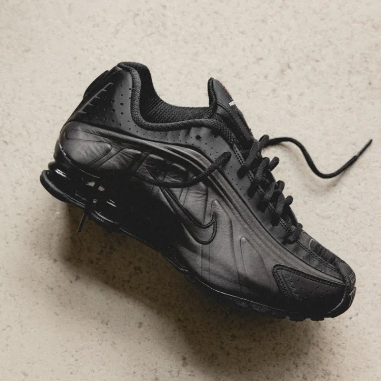 Nike Sneakers Végétaliens|Chaussures De Running Retro*Shox R4 Black / Black / Black / Bright Crimson