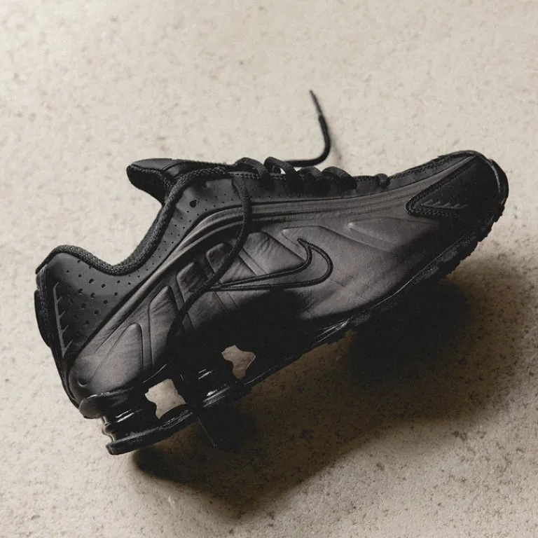 Nike Sneakers Végétaliens|Chaussures De Running Retro*Shox R4 Black / Black / Black / Bright Crimson