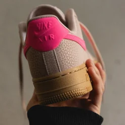 Nike Sneakers En Cuir*Wmns Air Force 1 '07 Particle Beige / Hyper Pink