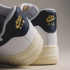 Nike Sneakers En Cuir|Sneakers Blancs*Wmns Air Force 1 '07 *Next Nature* White / Obsidian / Pale Ivory / Metallic Gold