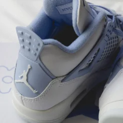 Jordan Sneakers Montantes|Sneakers En Cuir*Nike Wmns Air 4 Retro *Aluminum* White / Aluminium / Blue Tint / Oil Green