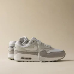 Nike Sneakers En Cuir|Sneakers Blancs*Wmns Air Max 1 '87 LX NBHD *Light Smoke Grey* Photon Dust / White / Light Smoke Grey