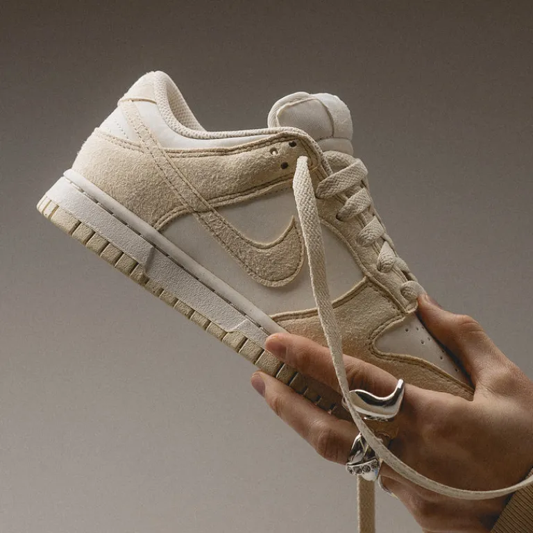 Nike Sneakers En Cuir*Wmns Dunk Low *Next Nature* Soft Pearl / Beach / Pale Ivory / White