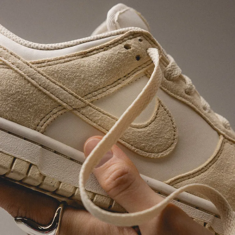 Nike Sneakers En Cuir*Wmns Dunk Low *Next Nature* Soft Pearl / Beach / Pale Ivory / White