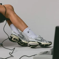 Nike Sneakers Végétaliens|Sneakers Blancs*Wmns V2K Run Summit White / Metallic Silver