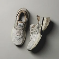 Nike Sneakers En Cuir|Chaussures De Running Retro*Wmns V2K Run Light Orewood Brown / Light Bone / Khaki / Earth