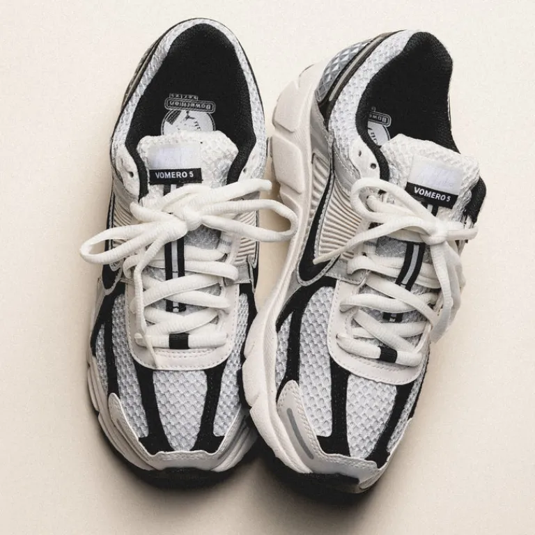 Nike Sneakers En Cuir|Chaussures De Running Retro*Wmns Zoom Vomero 5 Photon Dust / Black / Phantom