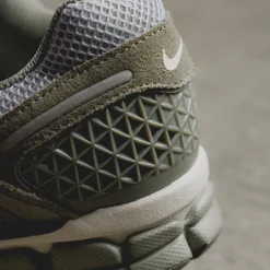 Nike Sneakers En Cuir|Chaussures De Running Retro*Zoom Vomero 5 Dark Stucco / Phantom / Light Smoke Grey